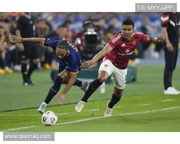 高清足球球星微信背景图精选 多款经典足球明星高清壁纸等你下载